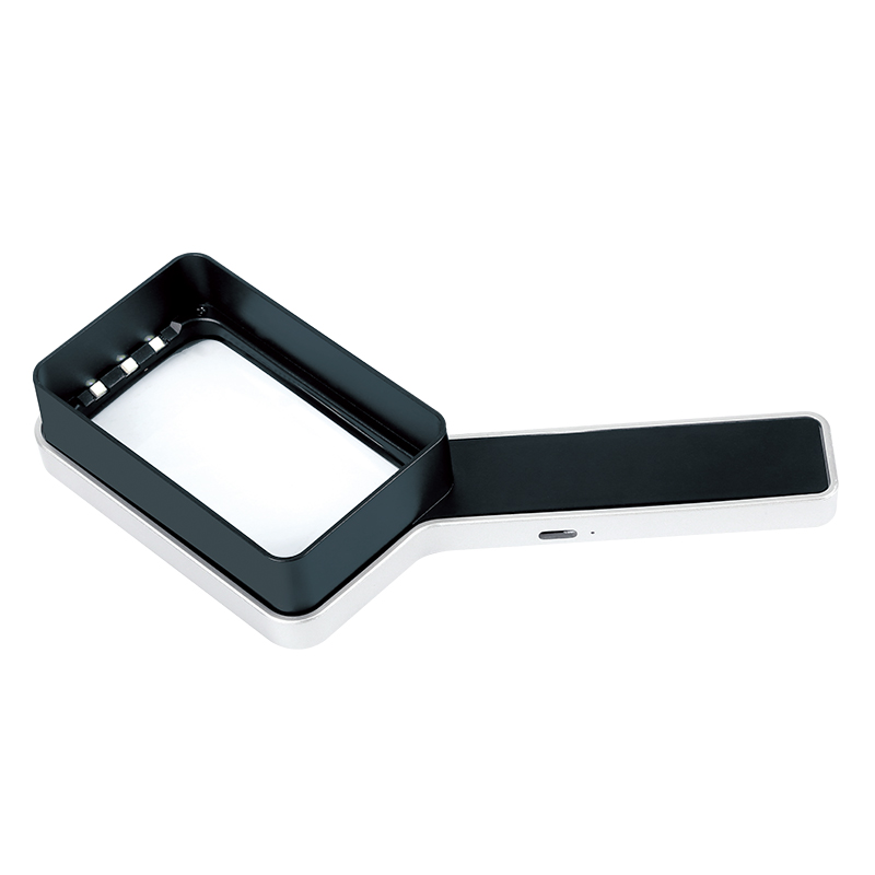 Magnifier With Illumination